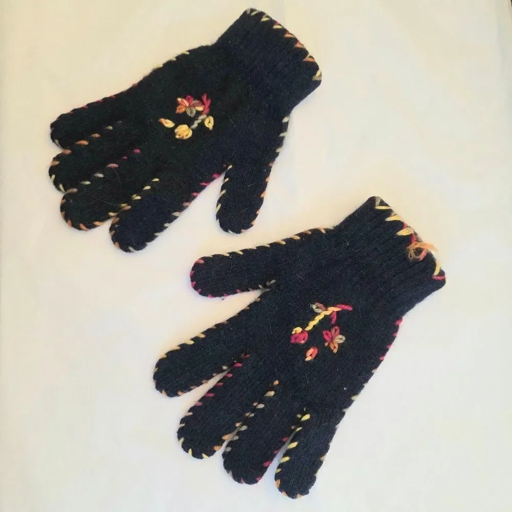 Wool Knit Floral Embroidered Gloves NWOT